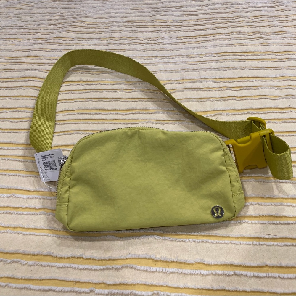 🆕 Lululemon everywhere belt bag